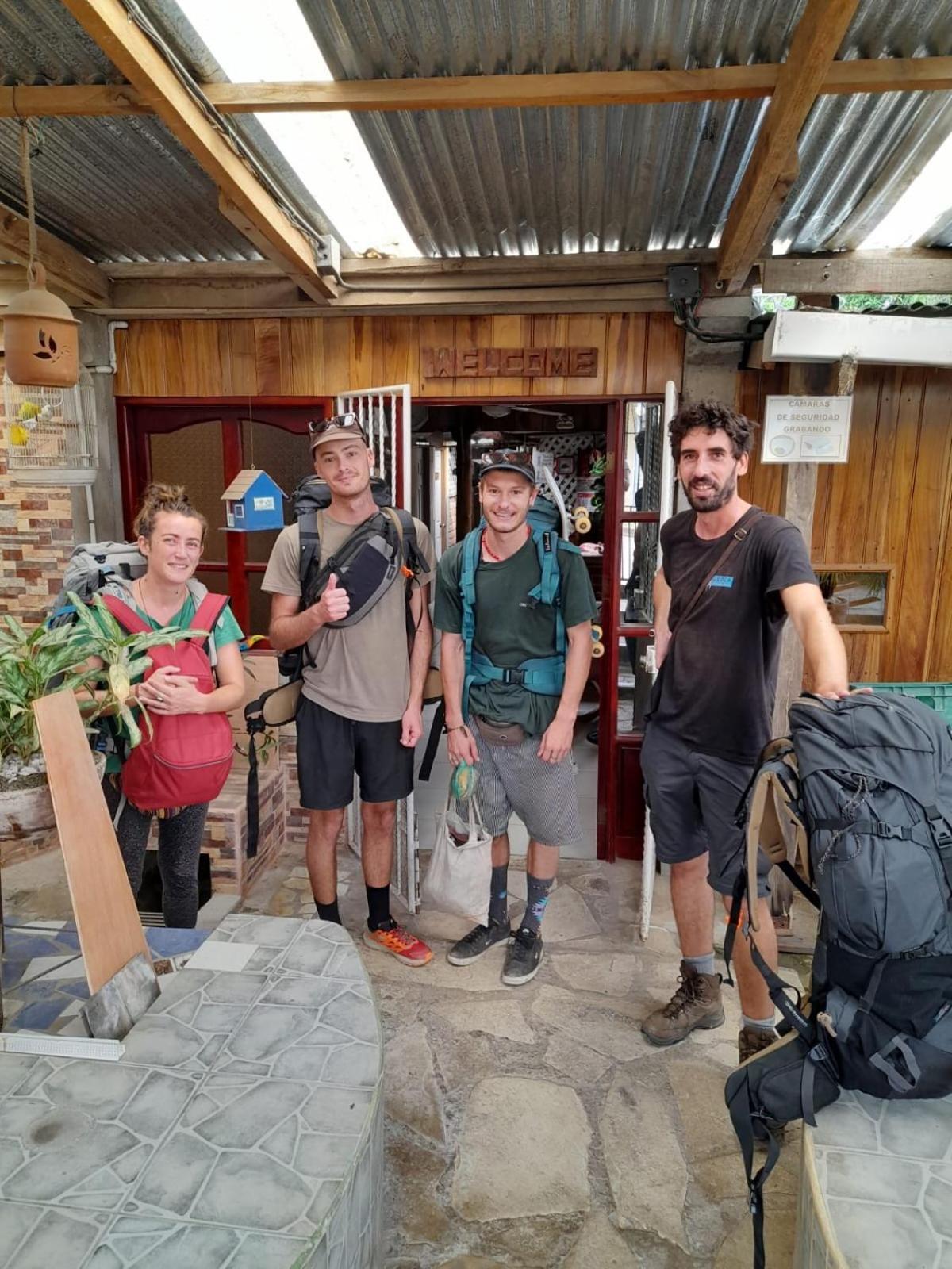 Murph'S Surf Shacks Rivas Bagian luar foto