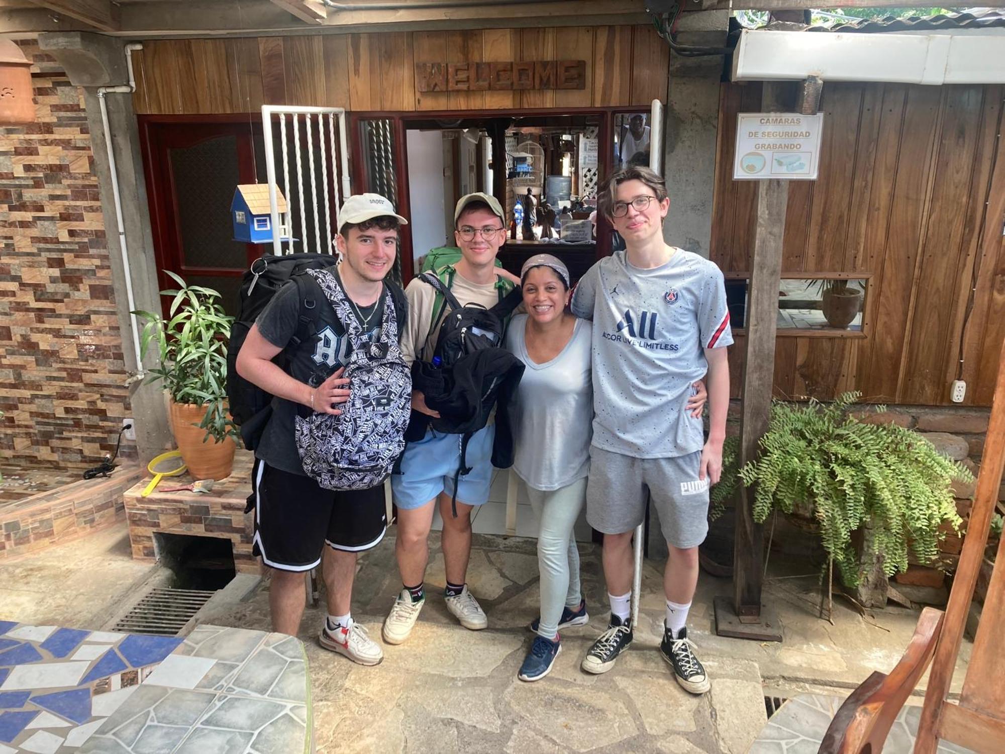 Murph'S Surf Shacks Rivas Bagian luar foto