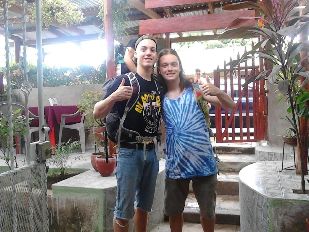 Murph'S Surf Shacks Rivas Bagian luar foto