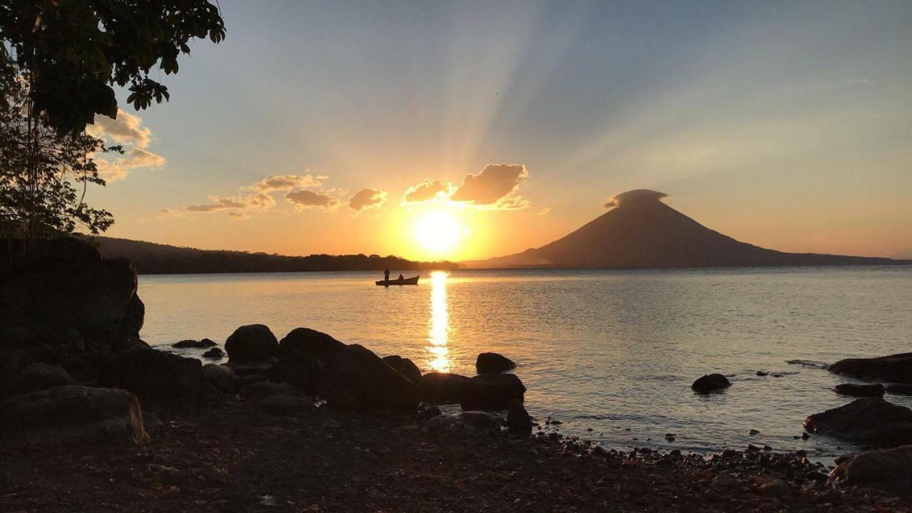 Murph'S Surf Shacks Rivas Bagian luar foto